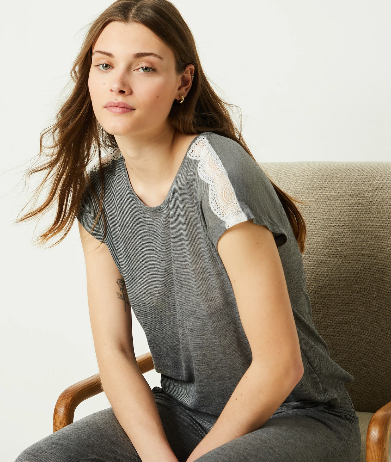 Top Mit Kurzen Ärmeln GRAU 7 Top Mit Kurzen Ärmeln GRAU – Bild 5