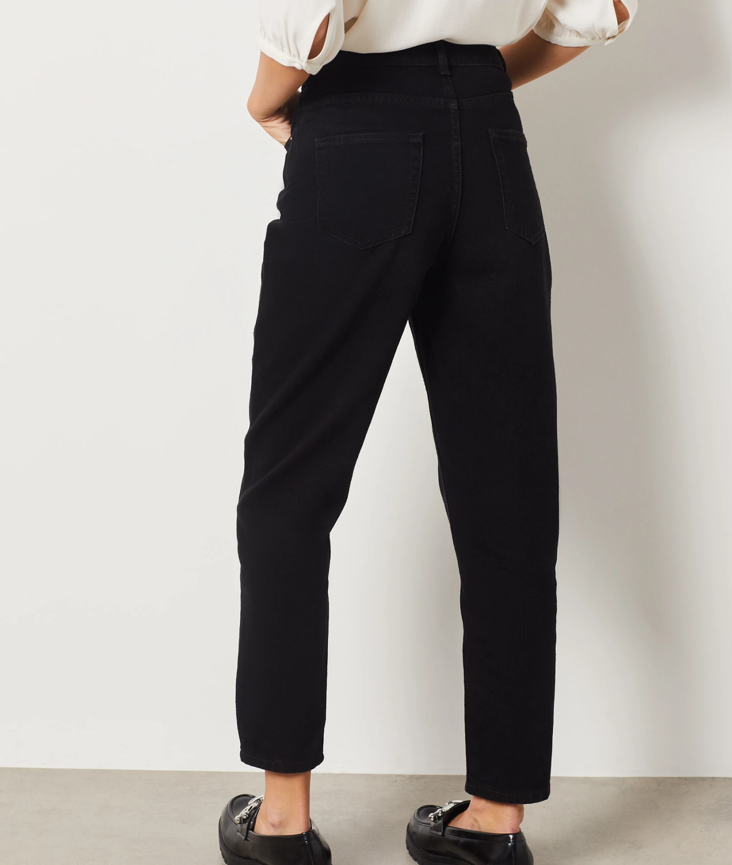 Jeans Mit Hoher Taille Im Karottenschnitt, 100 % Baumwolle SCHWARZ 4 Jeans Mit Hoher Taille Im Karottenschnitt, 100 % Baumwolle SCHWARZ – Bild 2