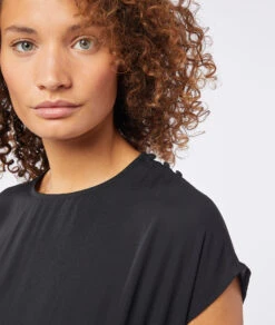 Kurzes Neckholderkleid SCHWARZ -Damen mode Geschaft 653840505 b