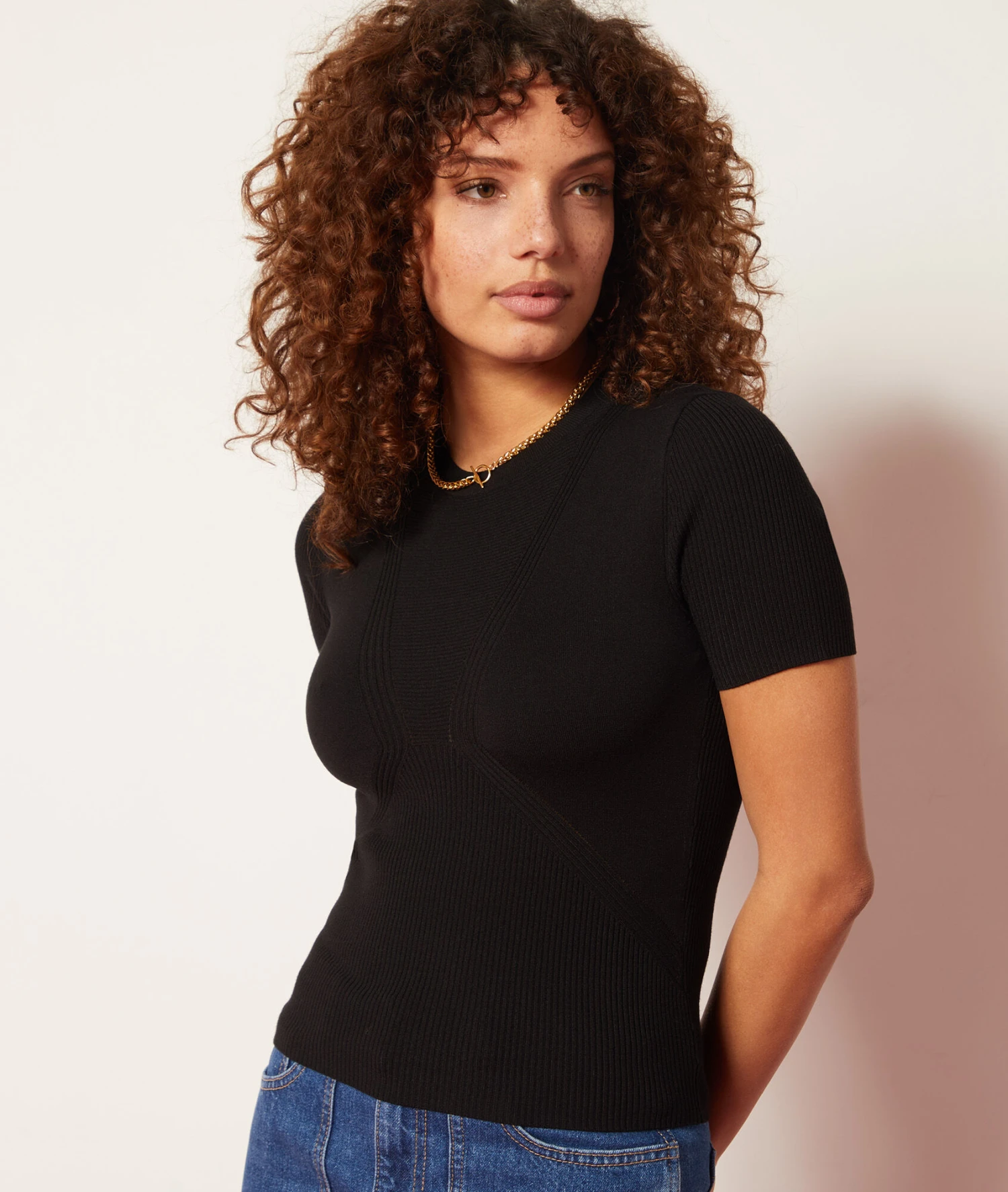 T-Shirt Mit Kurzen Ärmeln Aus Feinem Strick SCHWARZ 6 T-Shirt Mit Kurzen Ärmeln Aus Feinem Strick SCHWARZ – Bild 4