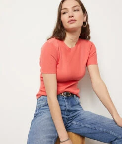 T-Shirt Mit Kurzen Ärmeln Aus Feinem Strick KORALLE 11 T-Shirt Mit Kurzen Ärmeln Aus Feinem Strick KORALLE -Damen mode Geschaft 653869862 c