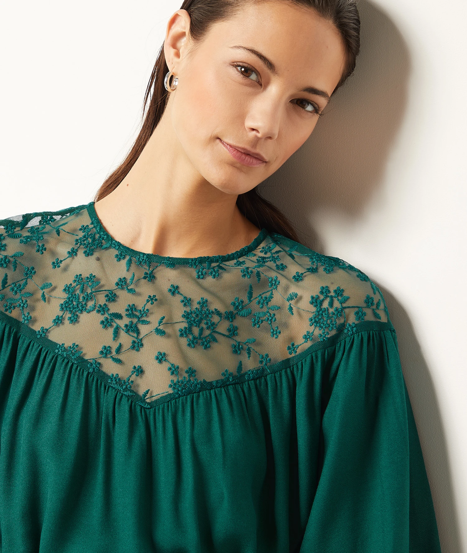 Kleid Mit Stickerei Am Dekolleté GRÜN 6 Kleid Mit Stickerei Am Dekolleté GRÜN – Bild 4