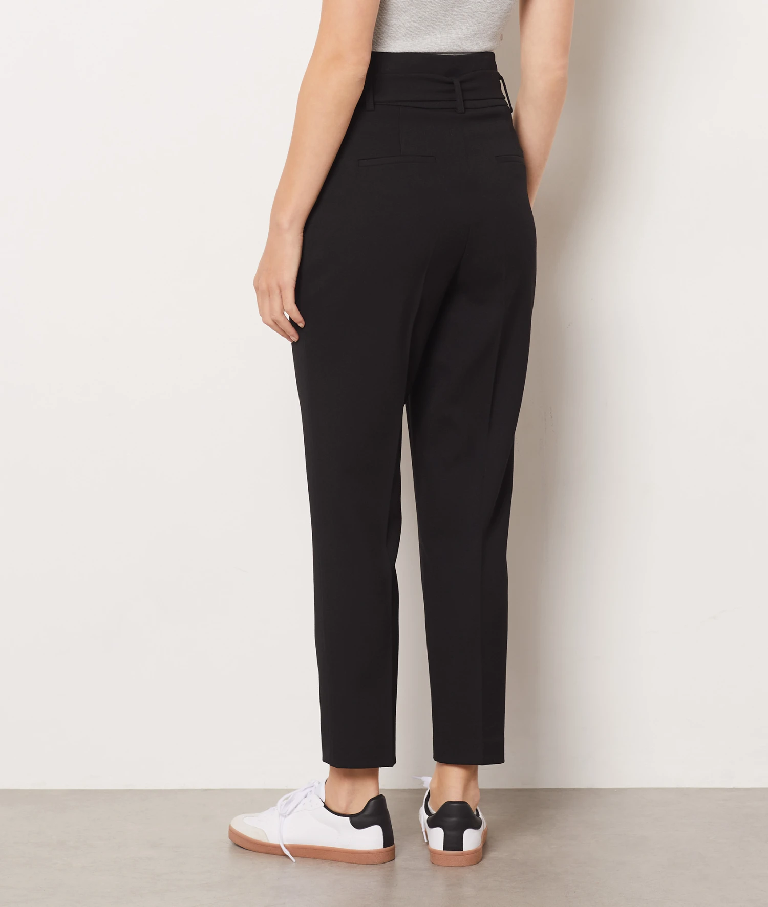 Karottenhose Mit Gürtel SCHWARZ 4 Karottenhose Mit Gürtel SCHWARZ – Bild 2