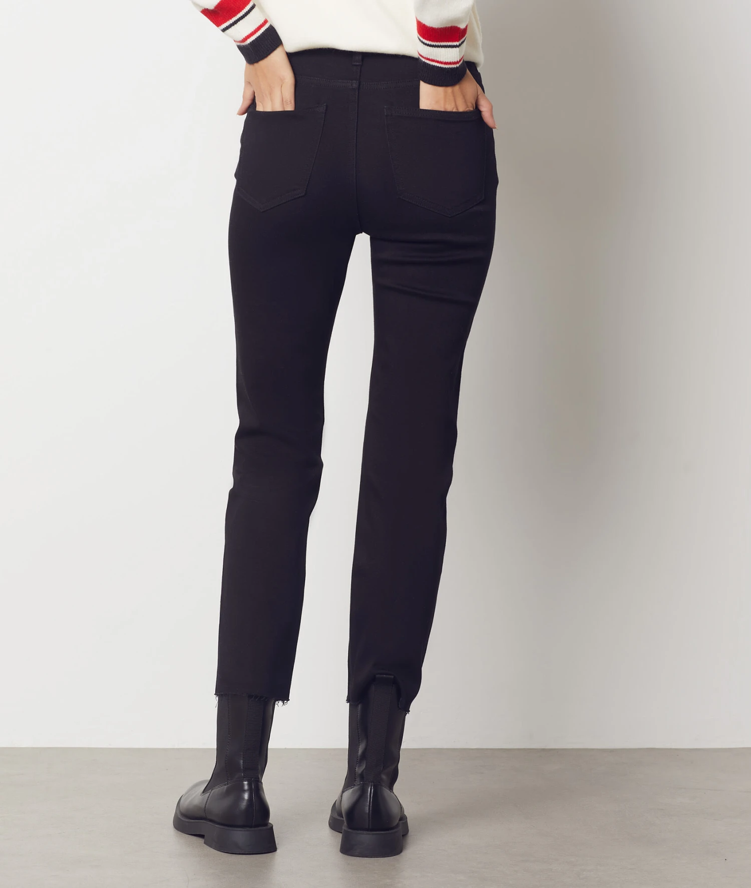 Schmal Geschnittene Hose SCHWARZ 4 Schmal Geschnittene Hose SCHWARZ – Bild 2