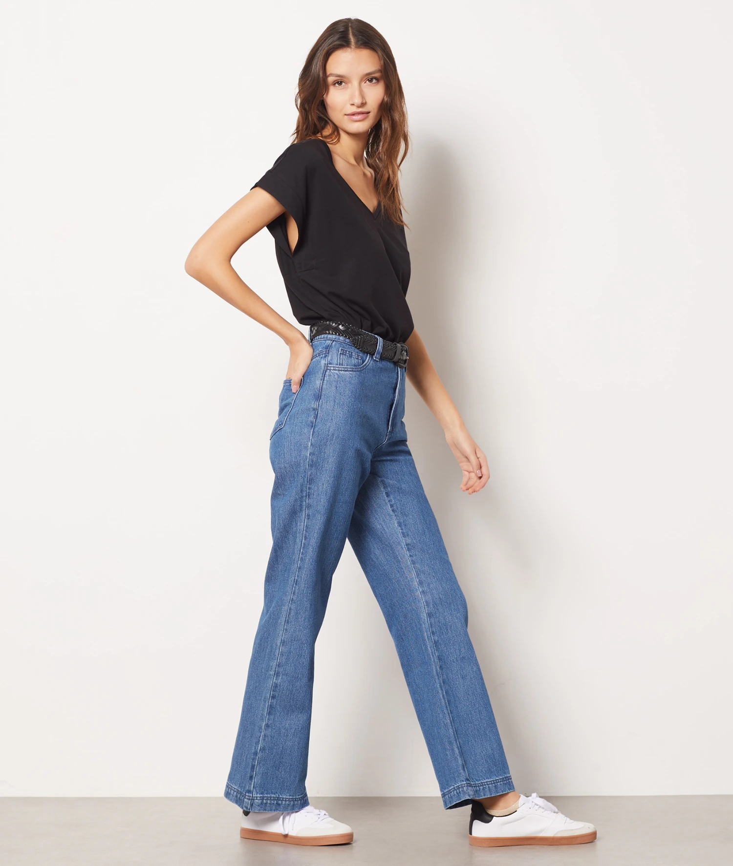 Noir T-Shirt Mit V-Ausschnitt Aus 100 % Bio-Baumwolle SCHWARZ 5 Noir T-Shirt Mit V-Ausschnitt Aus 100 % Bio-Baumwolle SCHWARZ – Bild 3