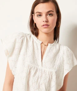 T-Shirt Mit Kurzen Ärmeln Mit Stickereien ECRU -Damen mode Geschaft 654003680 b