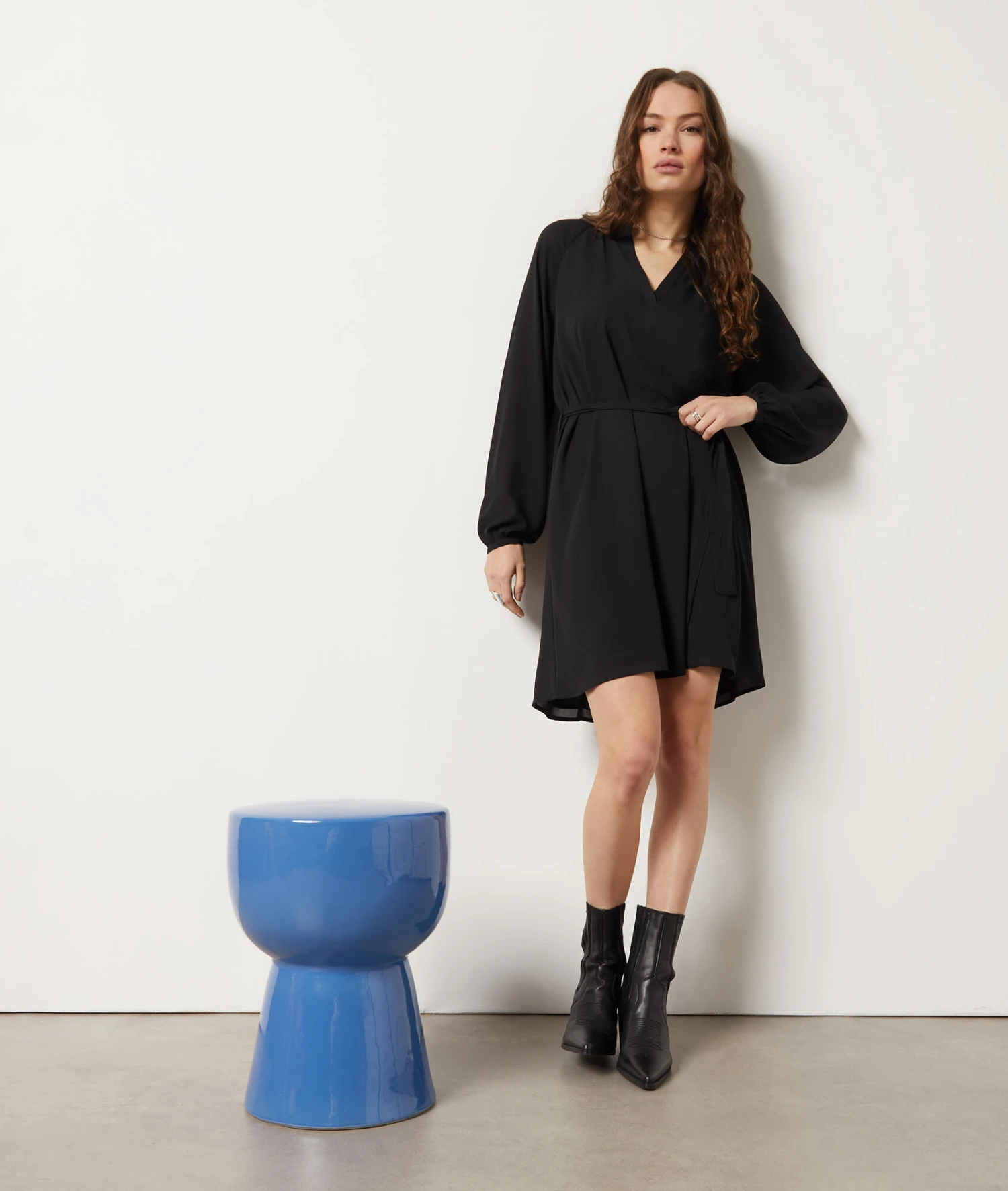 Kleid Mit Bindegürtel SCHWARZ 3 Kleid Mit Bindegürtel SCHWARZ