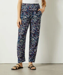 Hose Aus Fließendem Material Mit Print ROSA