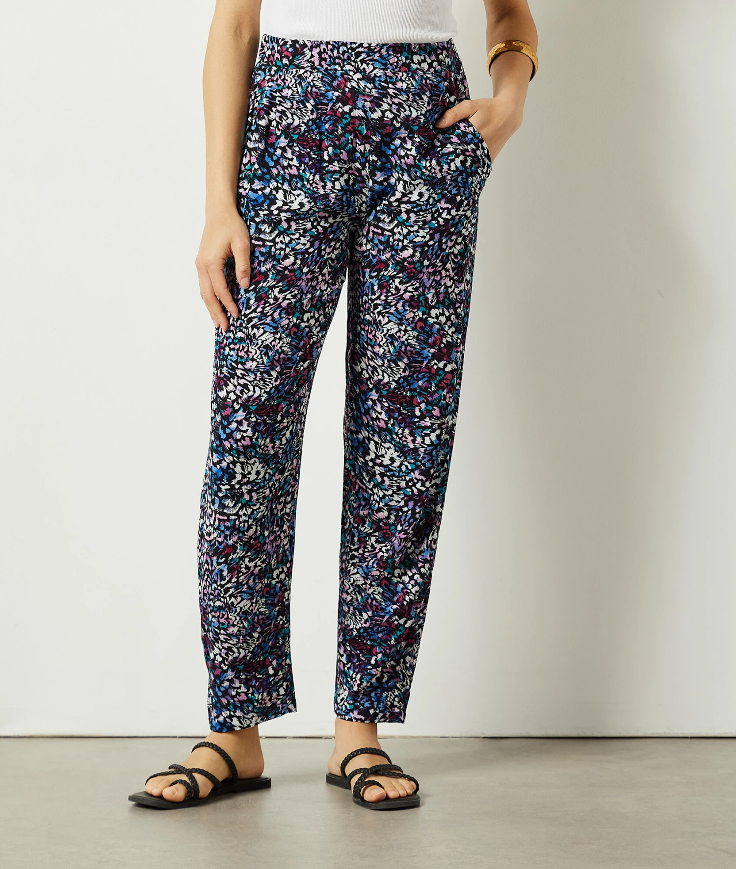 Hose Aus Fließendem Material Mit Print ROSA 3 Hose Aus Fließendem Material Mit Print ROSA