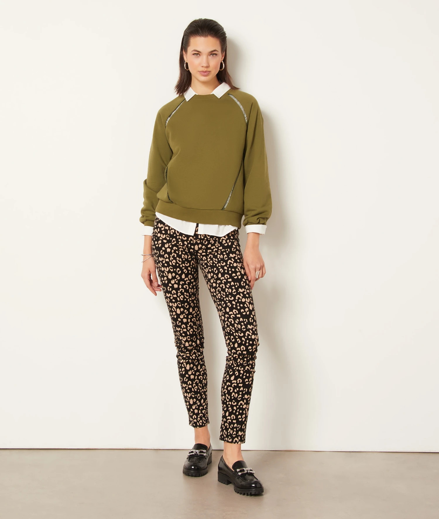 Schmale Hose Mit Print NOIR 5 Schmale Hose Mit Print NOIR – Bild 3