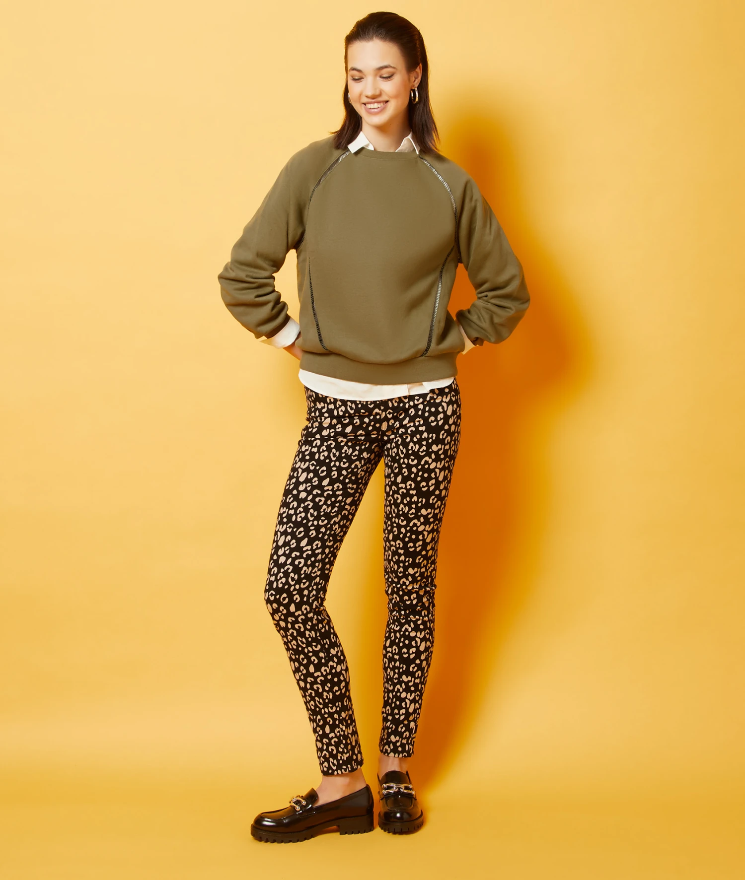 Schmale Hose Mit Print NOIR 3 Schmale Hose Mit Print NOIR