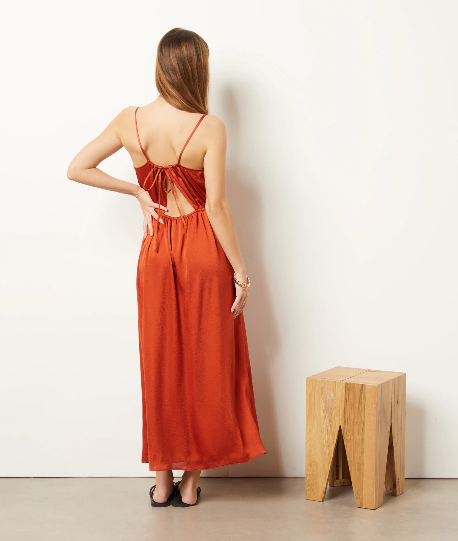 Kleid Mit Gekreuztem Rücken HENNA 4 Kleid Mit Gekreuztem Rücken HENNA – Bild 2