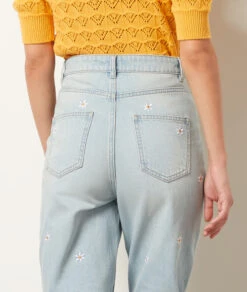 Karottenjeans Mit Gestickten Details HIMMELBLAU -Damen mode Geschaft 654036220 b