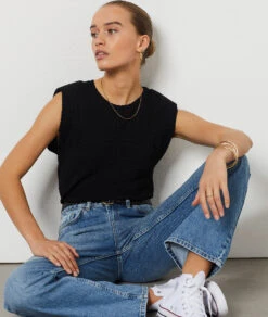 Top Mit Materialeffekt SCHWARZ -Damen mode Geschaft 654045505 c