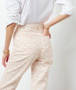 Karottenjeans Mit Gestickten Details ECRU -Damen mode Geschaft 654071539 b