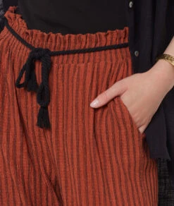 Fließende, Weit Geschnittene Hose BRAUN -Damen mode Geschaft 654184087 b