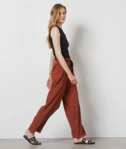 Fließende, Weit Geschnittene Hose BRAUN -Damen mode Geschaft 654184087 c